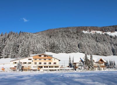 Helmhotel