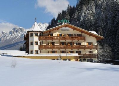 Flos Hotel